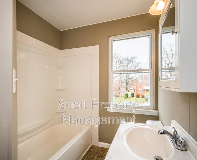 Building Photo - 8627 Willow Oak Rd
