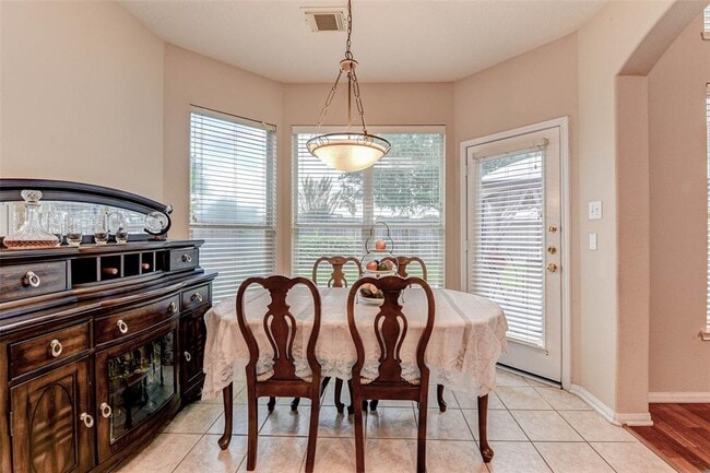 Building Photo - 1138 Jasons Bend Dr