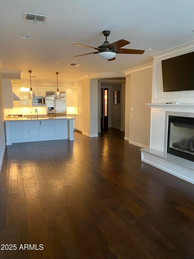Building Photo - 4909 N Woodmere Fairway
