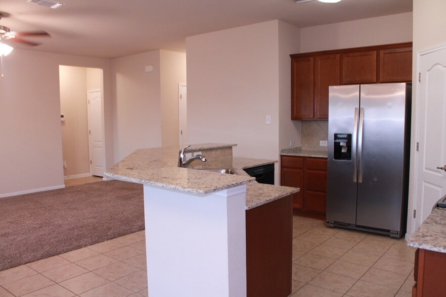 Multi-level counter top heigth. - 1027 Aurora Grove Bnd