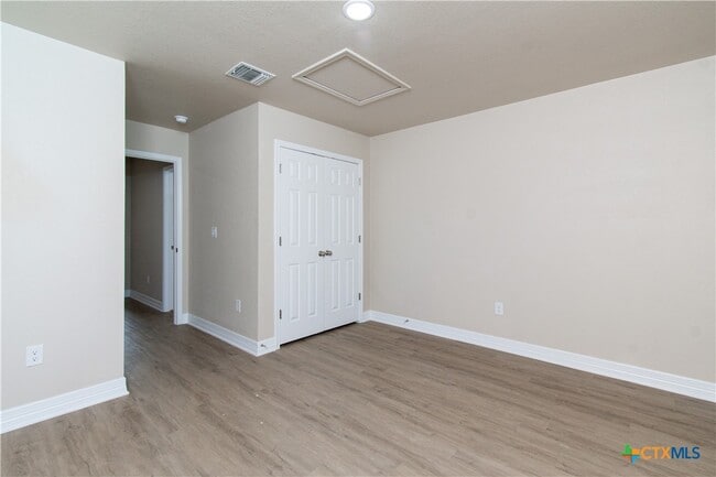 Building Photo - 806 Wide Mdw Dr