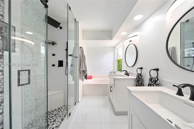 Building Photo - 17125 35th Pl N