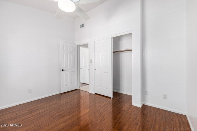 Building Photo - 9907 E Wood Dr