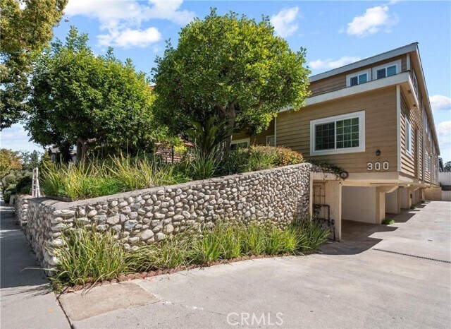 Building Photo - 300 Alpine St