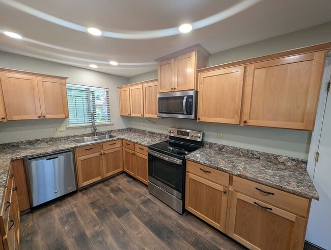 Building Photo - 3 Bedroom House in the Pernie Trail Park N...