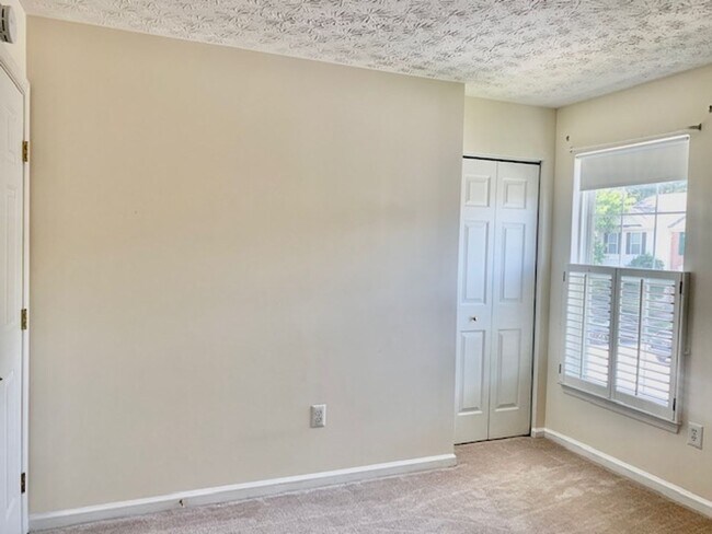 Building Photo - 3207 Water Lily Ct