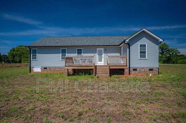 Building Photo - 2128 Chatfield Rd