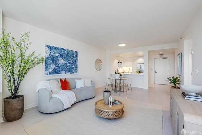 Building Photo - 260 King St