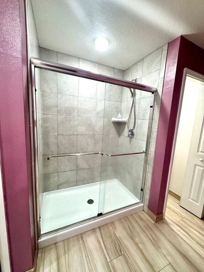 Building Photo - Beautiful 4-Bed, 2-Bath Home in a Prime Location!