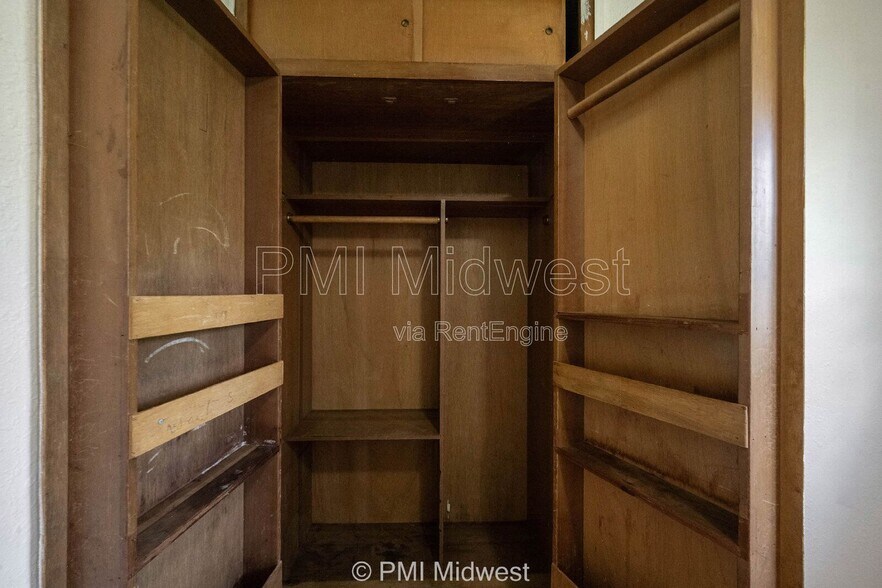 Building Photo - 8124 E 37th Pl