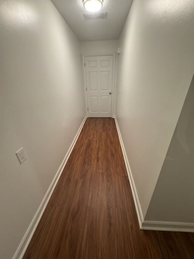 Building Photo - New renovation 3BR/2BA house