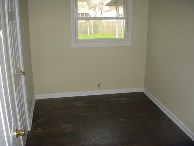 Building Photo - **REMODELED 2-BEDROOM HOUSE!**