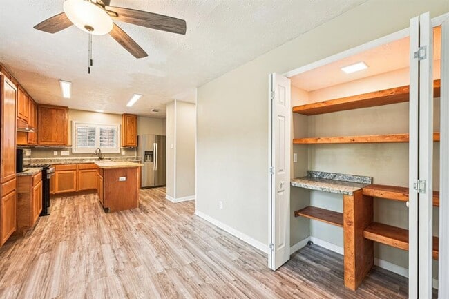 Building Photo - 10410 Springland Ct