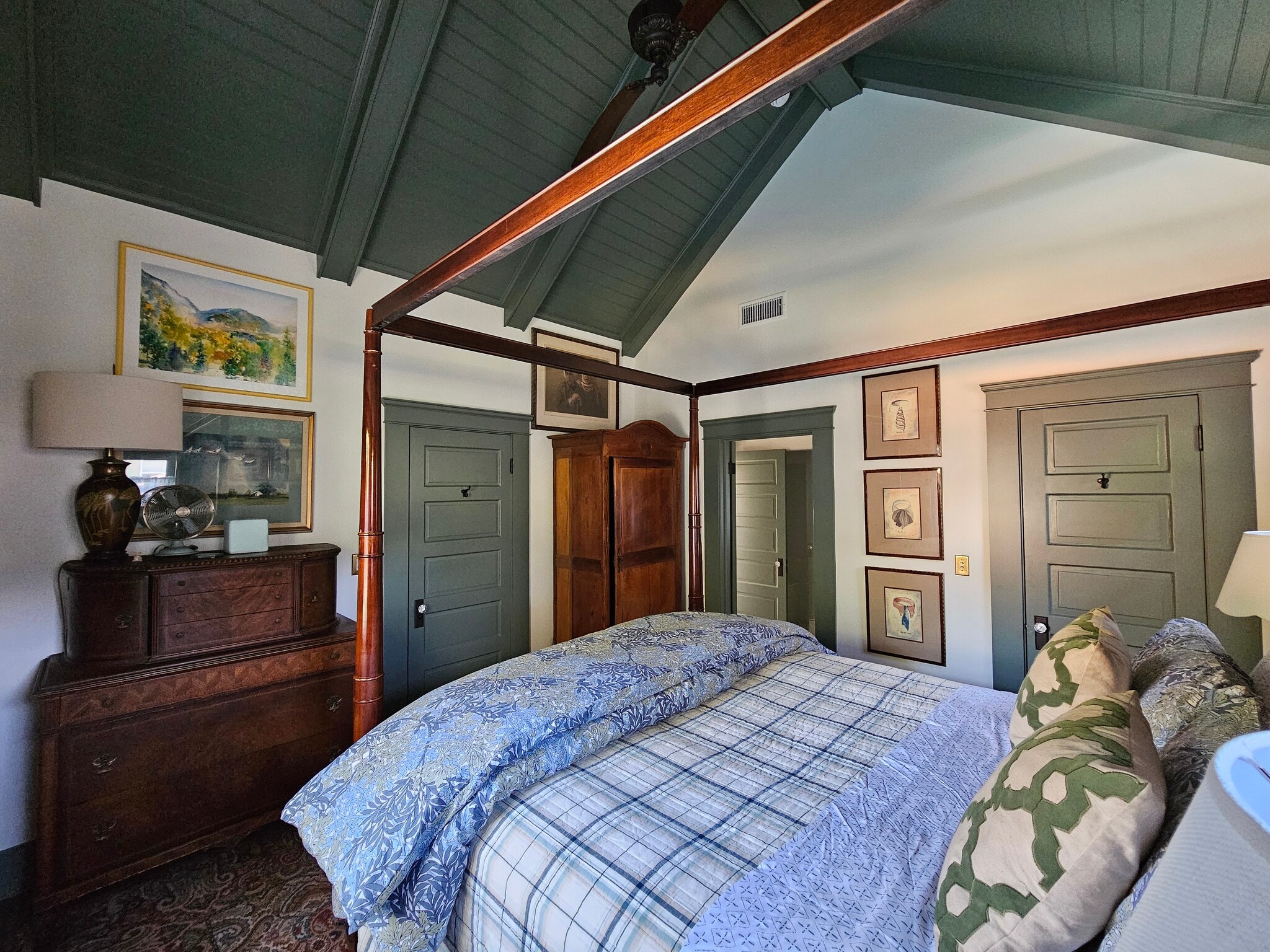 Building Photo - 139 N Ivy Ave