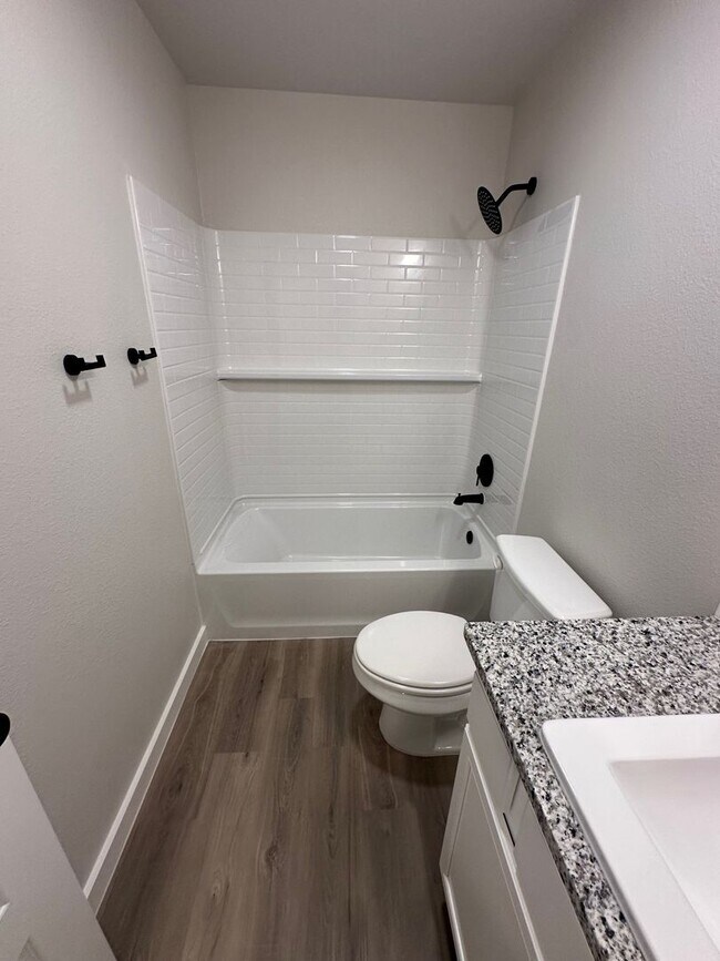 Building Photo - Welcome to Beacon Pointe!