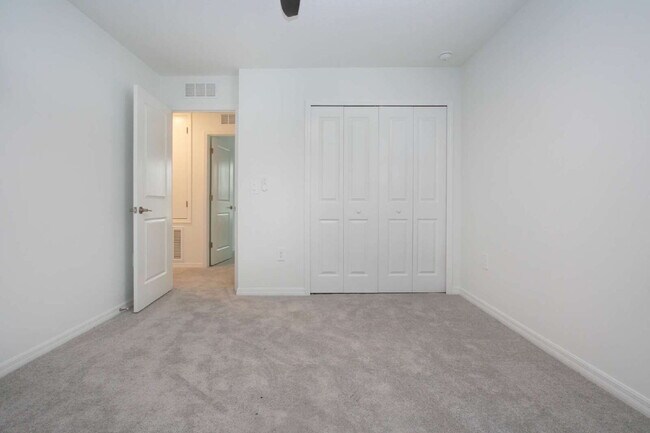 Building Photo - Lakeside Luxury in Parrish - 5 Bedroom BRA...