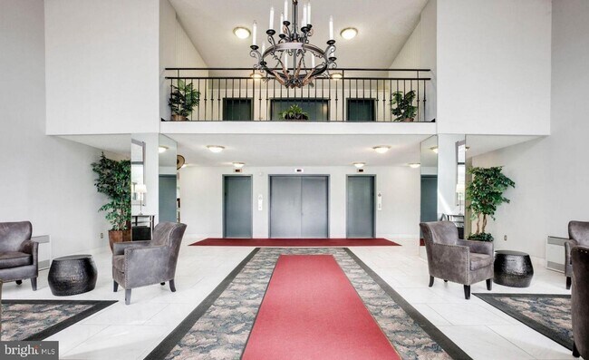 Building Photo - Commuter's dream, modern living