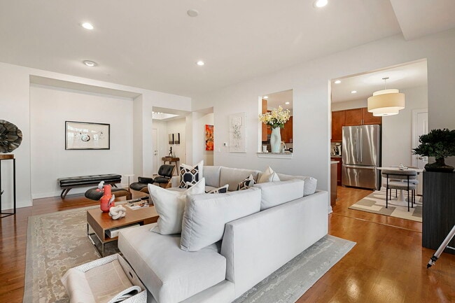 Building Photo - 1800 Amberley Ct