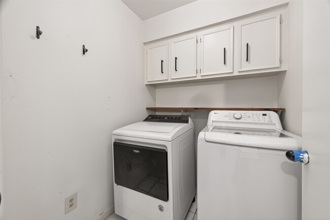 Building Photo - 12131 Ella Lee Ln