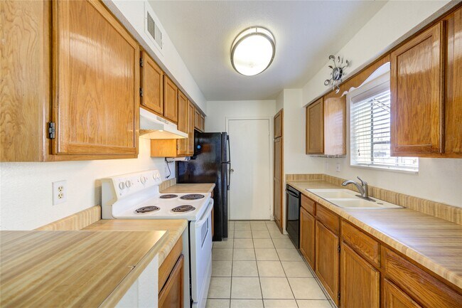 Building Photo - 6500 Sands Point Dr