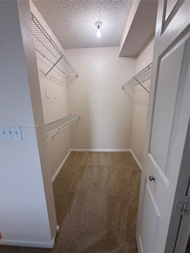 Building Photo - 17150 N Bay Rd