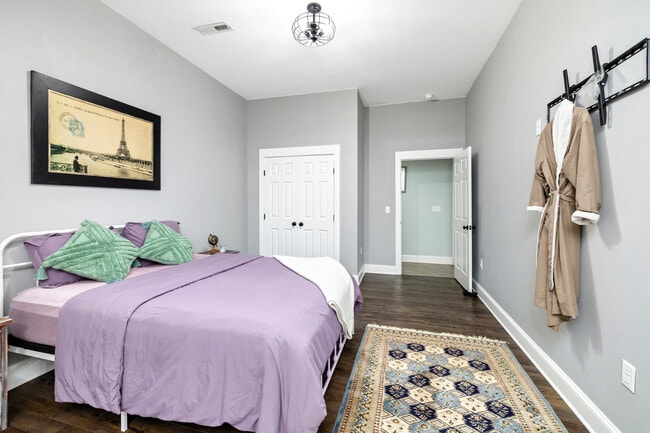 Building Photo - 930 Loring Mill Rd