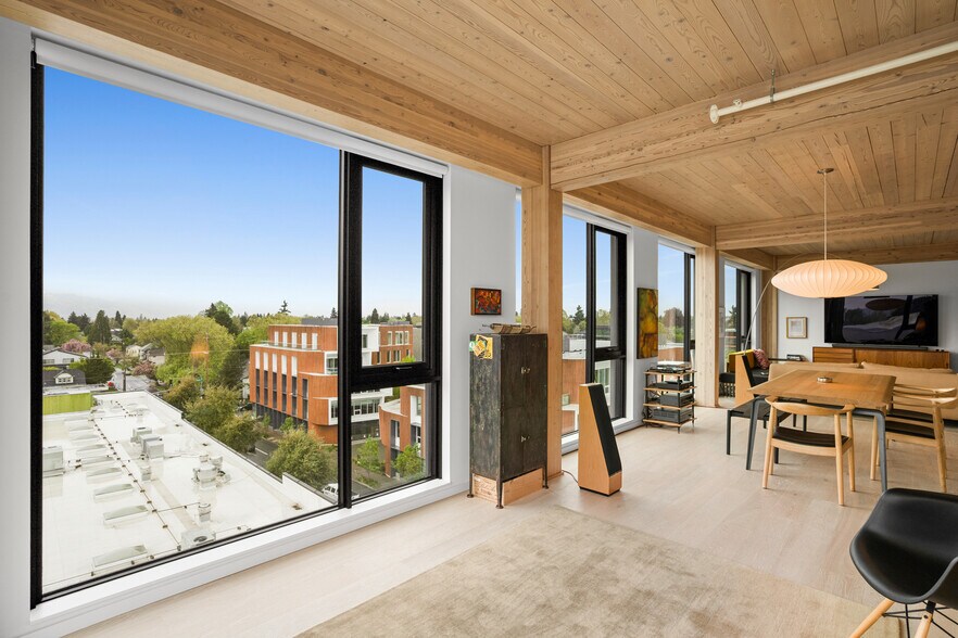 Building Photo - 12 NE Fremont St