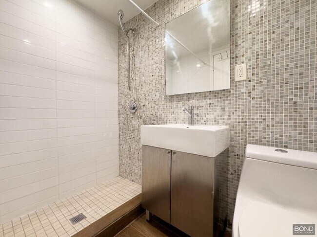 Building Photo - 1 bedroom in Far Rockaway NY 11693