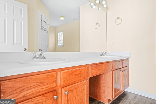 Building Photo - 2705 Waymar Dr SW