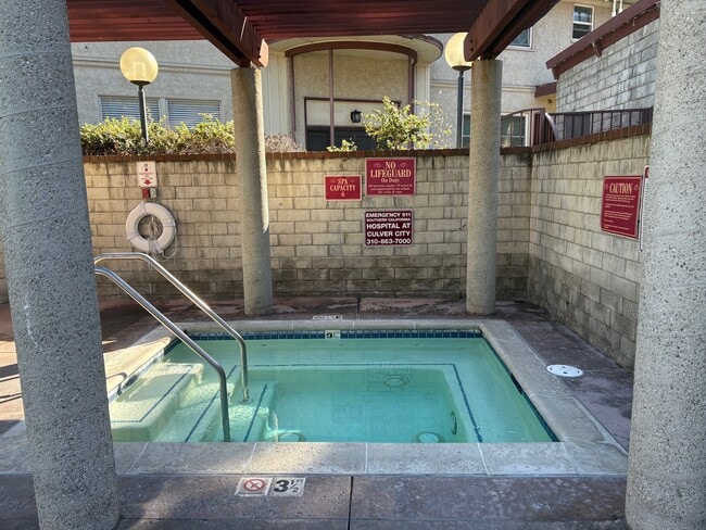 Building Photo - 5874 Bowcroft St