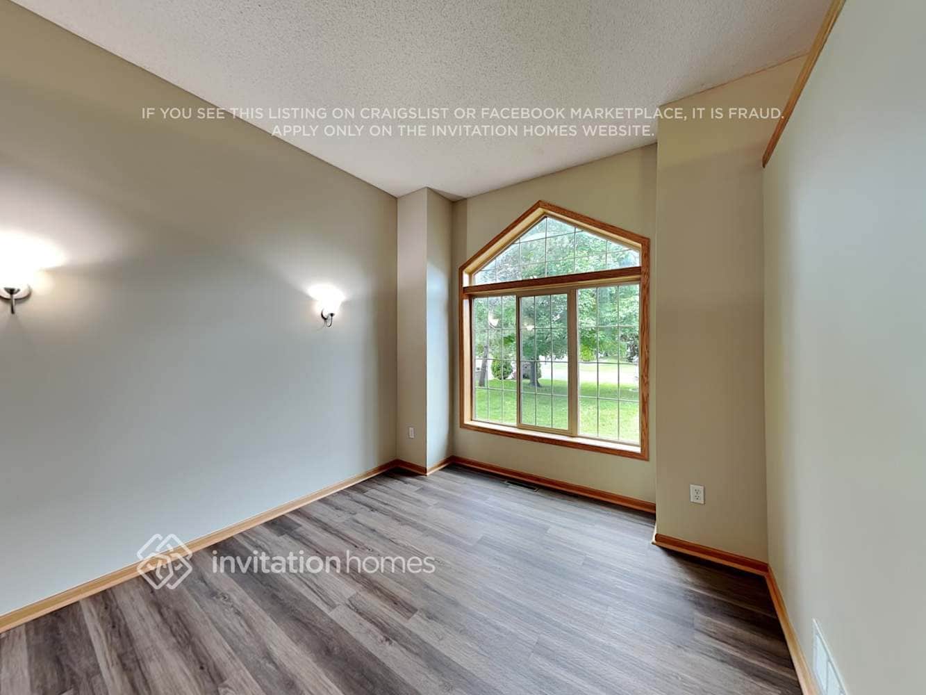 Building Photo - 5043 Ladyslipper Ave N