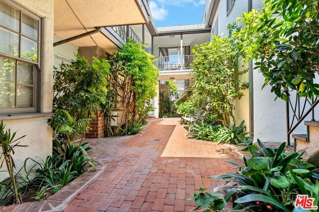 Building Photo - 1324 Westwood Blvd