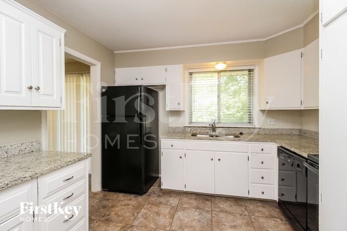 Building Photo - 9313 Richmond Dr