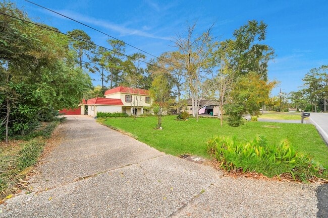 Building Photo - 17 Winged Foot Dr