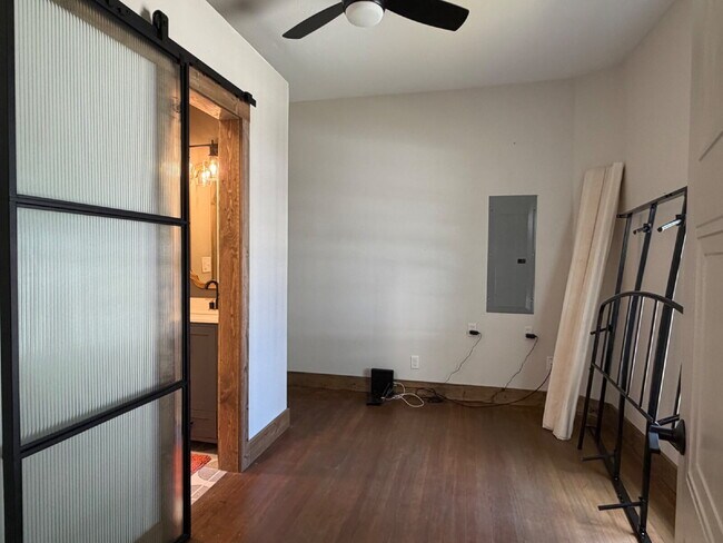 Building Photo - 3 Bedroom 2 Bath House for Lease!!