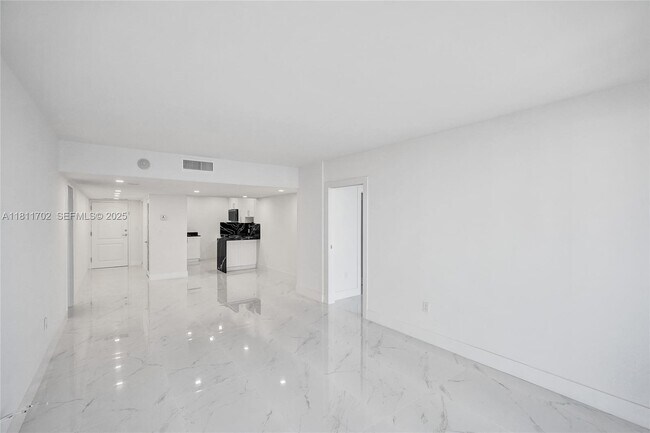 Building Photo - 3625 N Country Club Dr