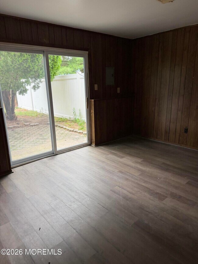 Building Photo - 92 Sawmill Rd