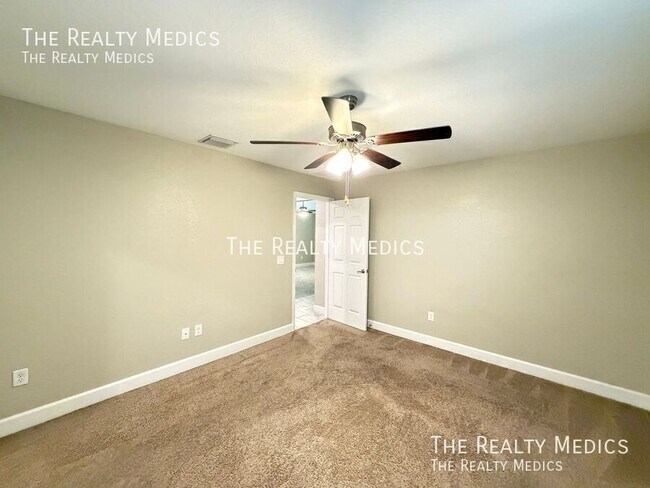 Building Photo - 2736 SW 161st Loop