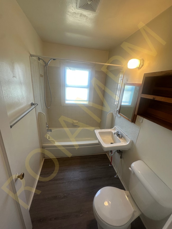 Building Photo - 1 Bed / 1 Bath Duplex for Rent – $1,000/Month