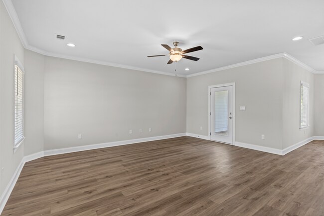 Building Photo - 206 Clifton Dr