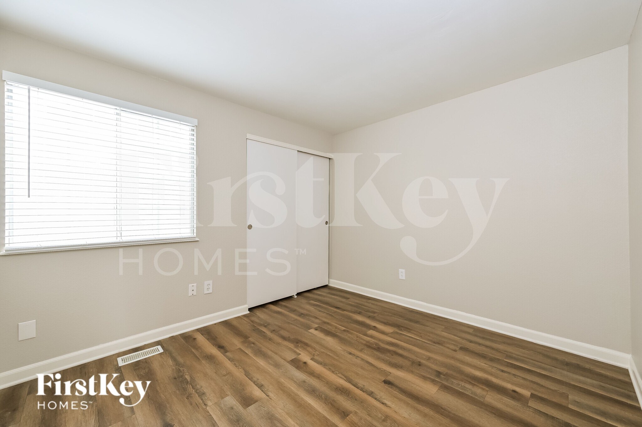 Building Photo - 4950 N Foxtail Dr