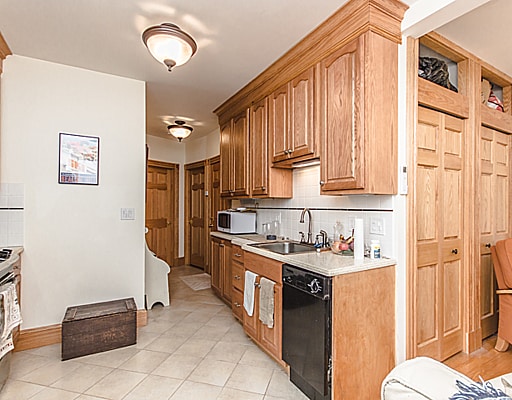 Building Photo - 137 Charles St