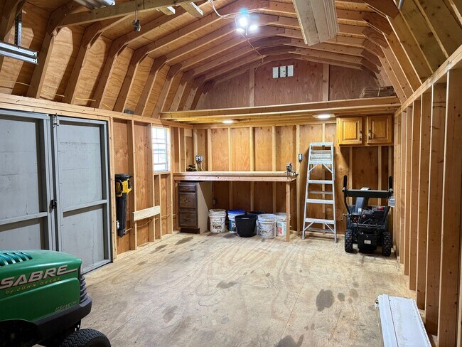 Building Photo - 147 Manheim St