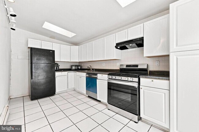 Building Photo - 134 Shurs Ln