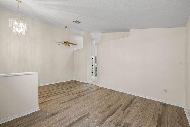 Building Photo - 25818 Bloomsbury Ct