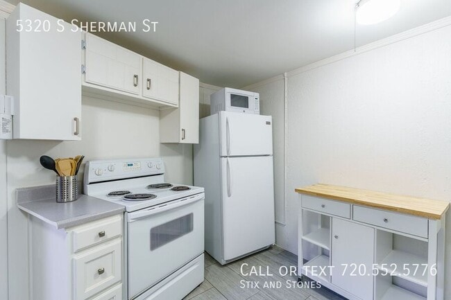 Building Photo - 5320 S Sherman St