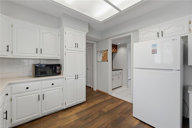 Building Photo - 6 Nottingham Cir