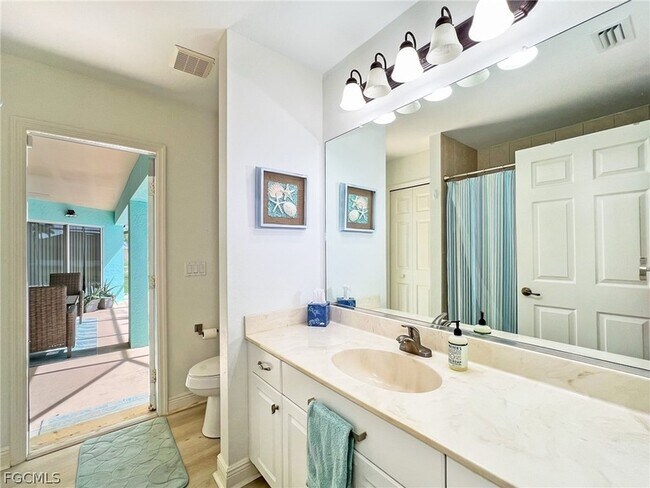 Building Photo - 1325 NE 5th Pl