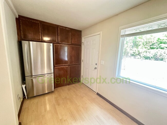 Building Photo - 3-Bedroom, 2-Bathroom House with Attached ...