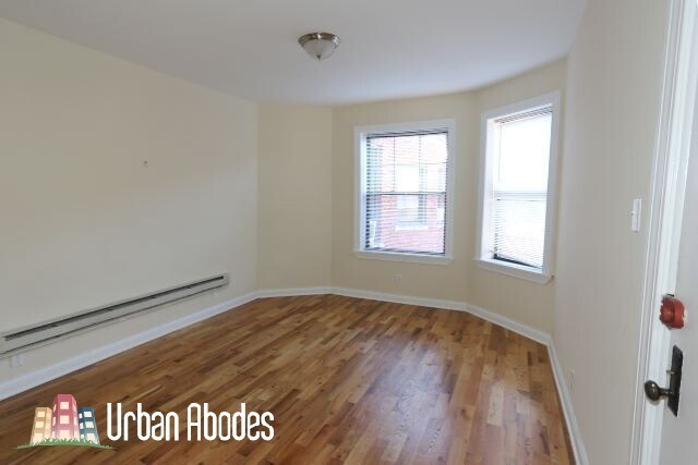 Building Photo - 4414 N Wolcott Ave